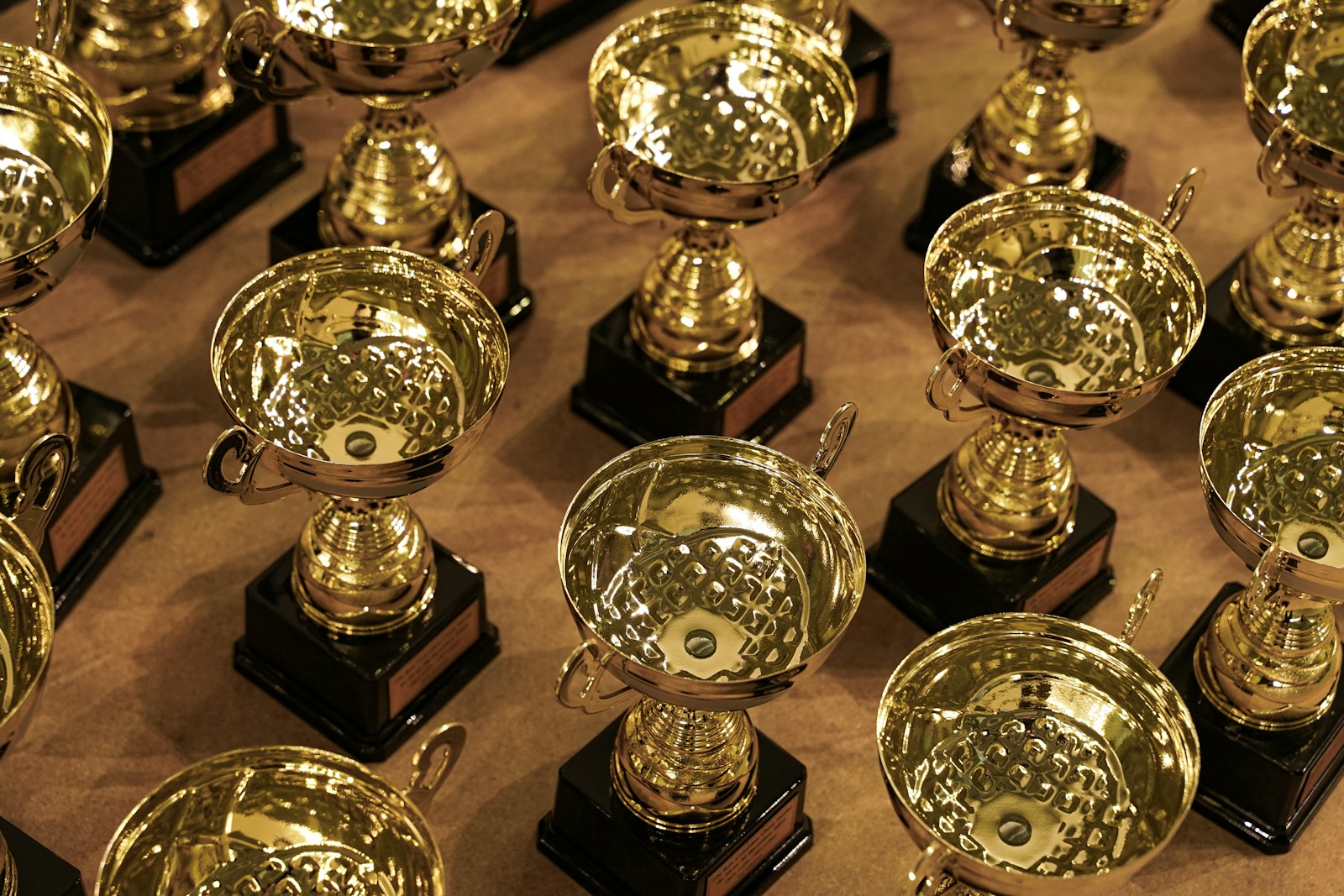 a bunch of trophies sitting on top of a table